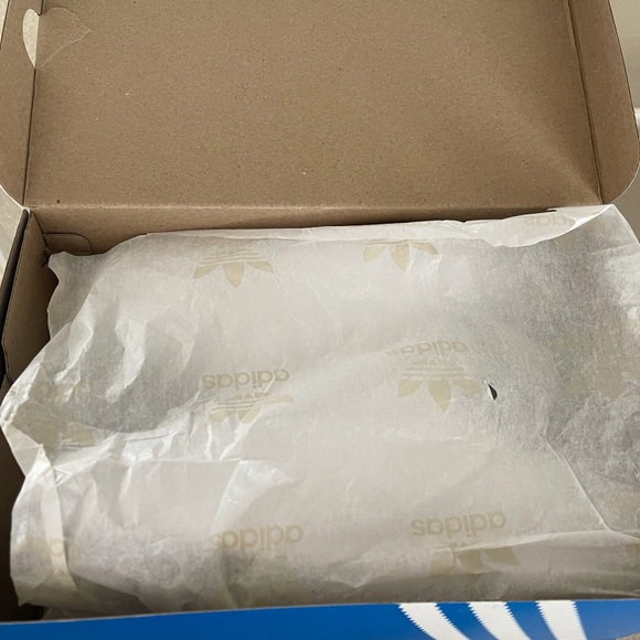 Brand new nothing but tried on size 7 women blue and white STAn Smith - Picture 2 of 4